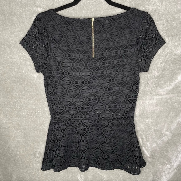 Banana Republic Black Short Sleeve Lace Overlay Peplum Blouse Zipper Back Size 0 - Picture 2 of 6